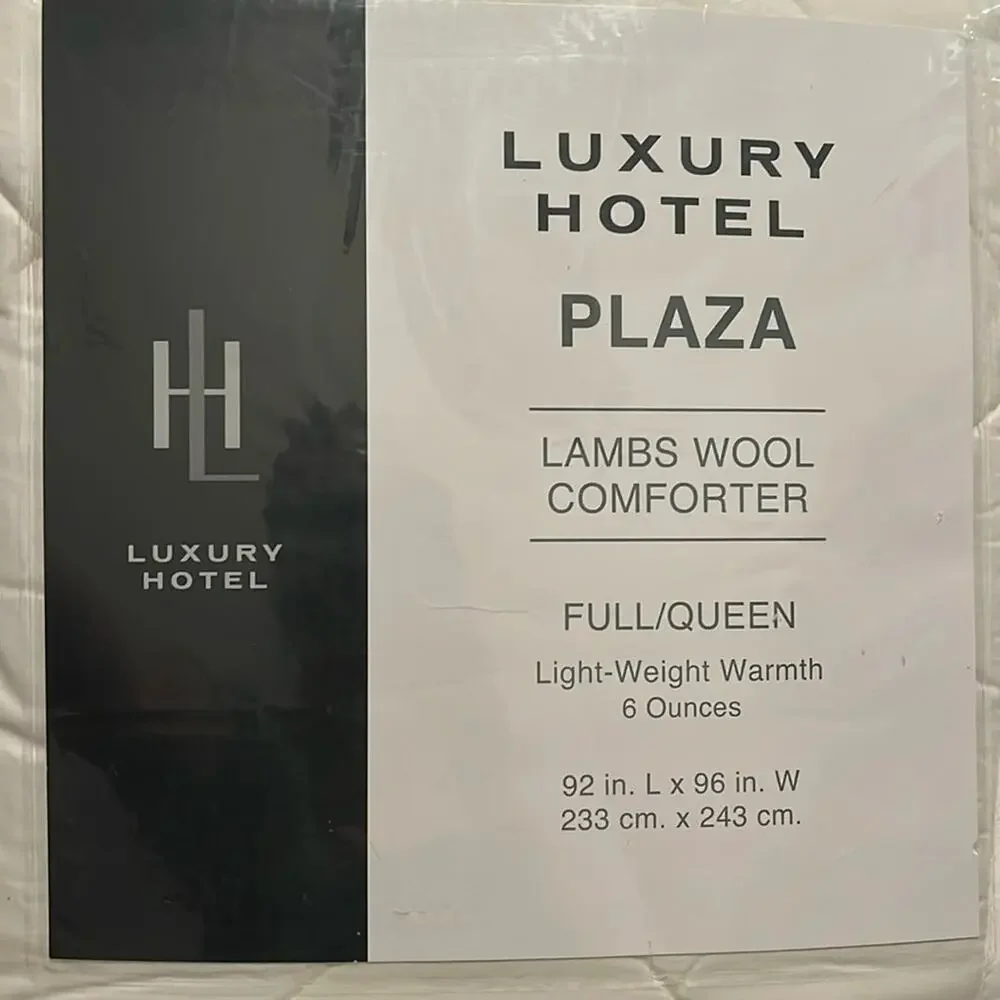 LUXURY HOTEL PLAZA $230
LAMBS WOOL COMFORTER QUILTED WHITE FULL / QUEEN SIZE - Picture 1 of 3